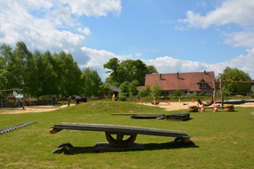 Pferde Spielplatz auf Hof Steigerwald